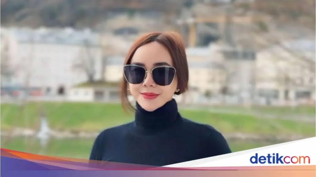 Pengacara Aura Kasih: “Semua Itu Gak Benar,” Bantah Isu dengan Ridwan Kamil