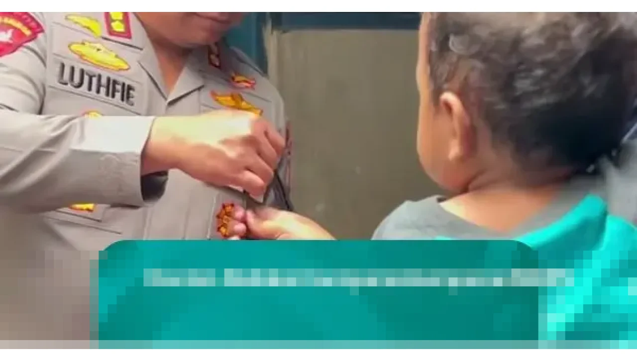 Pengorbanan Ayah di Balik Jeruji Besi: Kisah Haru Kapolrestabes Surabaya Bantu Anak Tahanan Jantung Bocor Pengorbanan Ayah di Balik Jeruji Besi: Kisah Haru Kapolrestabes Surabaya Bantu Anak Tahanan Jantung Bocor