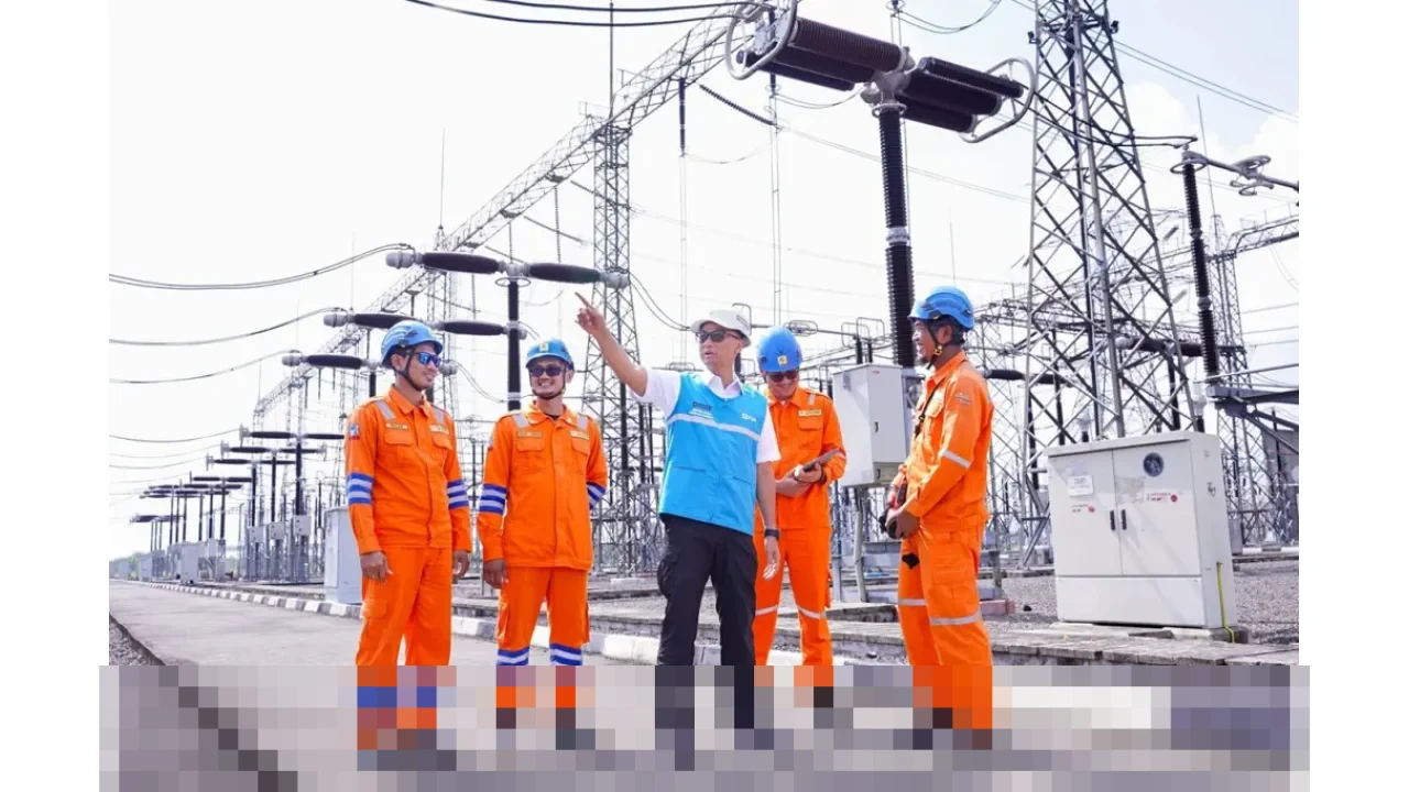 PLN Pastikan Keandalan Listrik Malam Natal 2025, Darmawan Prasodjo Tinjau Kesiapan Petugas