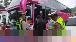 Polda Jateng Gelar Ramp Check Kendaraan Wisata di Tawangmangu Karanganyar Jelang Libur Nataru