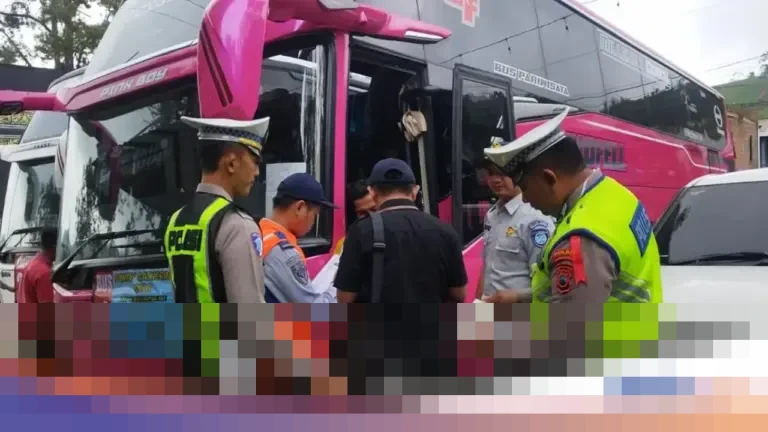 Polda Jateng Gelar Ramp Check Kendaraan Wisata di Tawangmangu Karanganyar Jelang Libur Nataru