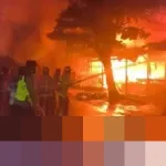 Polda Jateng Sigap Bantu Evakuasi Barang Pedagang di Tengah Kobaran Api Pasar Pagi Pemalang