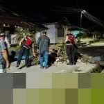 Polda Maluku Bongkar Blokade Jalan di Desa Liang Maluku Tengah, Arus Lalu Lintas Kembali Normal