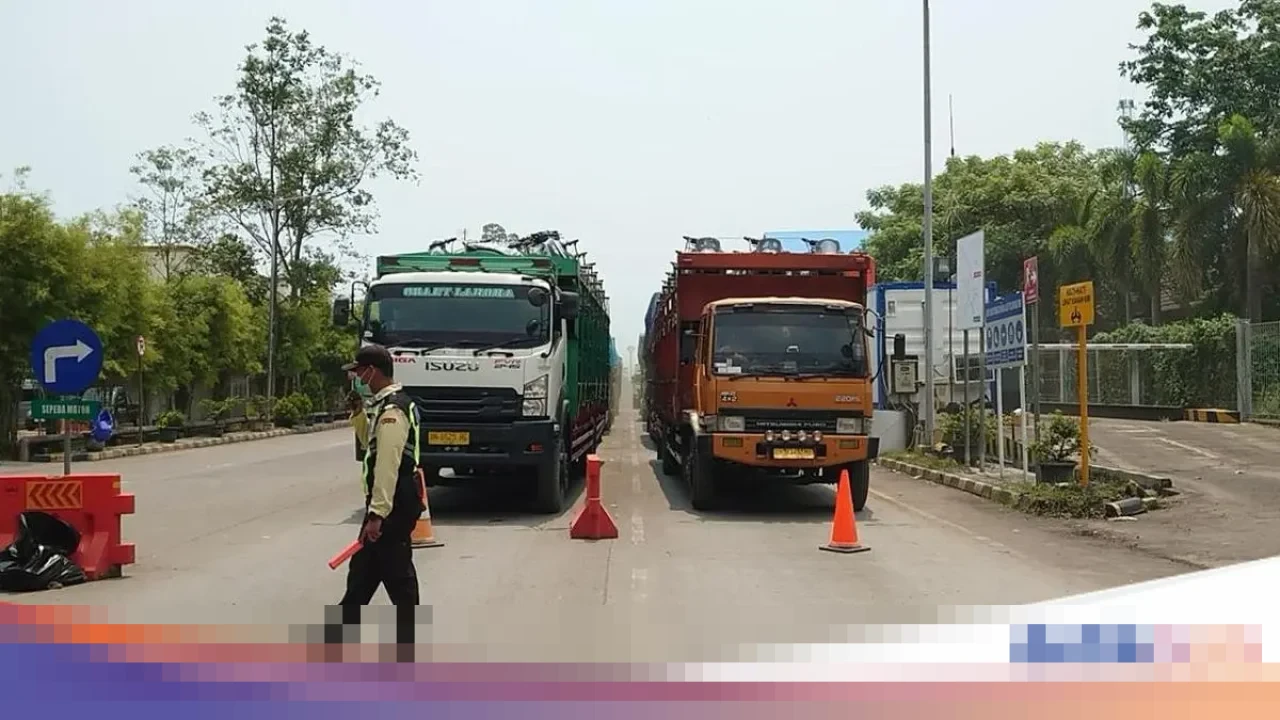 Polisi Berlakukan Contraflow di JLS Cilegon Menuju Pelabuhan Ciwandan, Antrean Truk Capai 500 Meter