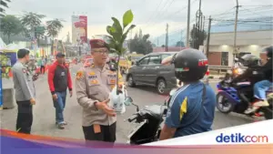 Polres Bogor Bagikan 1.000 Bibit Pohon di Puncak, Upaya Ganda Cegah Bencana dan Amankan Lalin Natal 2025