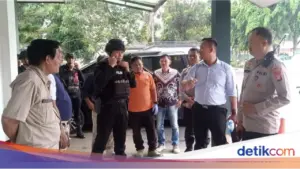 Polres Metro Depok: Ancaman Bom ke 10 Sekolah Dikirim via E-Mail, Tim Jibom Sisir Lokasi