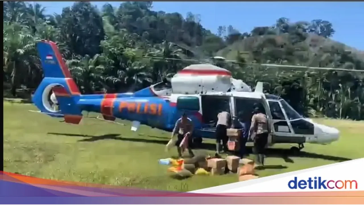 Polri Salurkan Bantuan Logistik Via Udara ke Palambayan untuk Korban Banjir Sumatera Barat