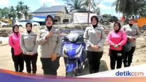 Polwan Polres Metro Jakarta Pusat Kirim Motor Roda Tiga, Permudah Akses Lokasi Bencana Tapanuli Selatan