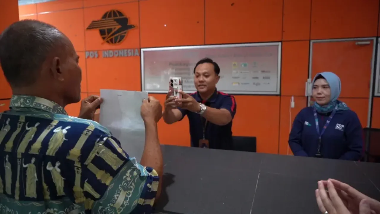 Pos Indonesia Jangkau Ratusan Ribu KPM BLTS Kesra di Lampung, Layanan Antar ke Rumah Prioritaskan Lansia