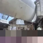 Potongan Bangkai Pesawat Boeing 747 Timpa Dua Rumah Warga di Bogor Usai Diterjang Puting Beliung