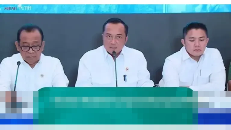 Prabowo Perintahkan Pengurusan Dokumen Korban Bencana Sumatera Gratis, Mensesneg Awasi Oknum Prabowo Perintahkan Pengurusan Dokumen Korban Bencana Sumatera Gratis, Mensesneg Awasi Oknum