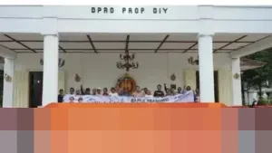 Prabowo: “Semua Becak di Indonesia Harus Pakai Motor Listrik,” 200 Unit Disalurkan di DIY