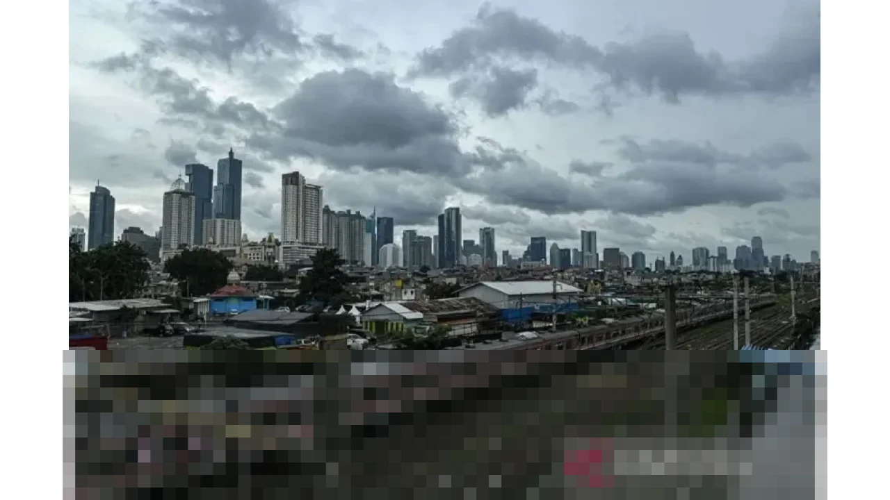 Prakiraan Cuaca Jakarta Minggu 28 Desember 2025: BMKG Peringatkan Hujan Petir di Jaksel Siang Hari