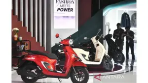 Praktis Tapi Berisiko: Mematikan Motor Matic dengan Standar Samping Ancam Aki Tekor dan Bahaya di Jalan