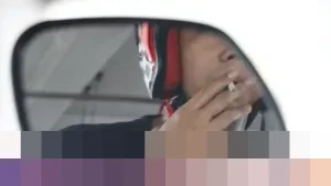 Praktisi Keselamatan Peringatkan Bahaya Merokok Saat Berkendara Motor: Ganggu Konsentrasi dan Keseimbangan