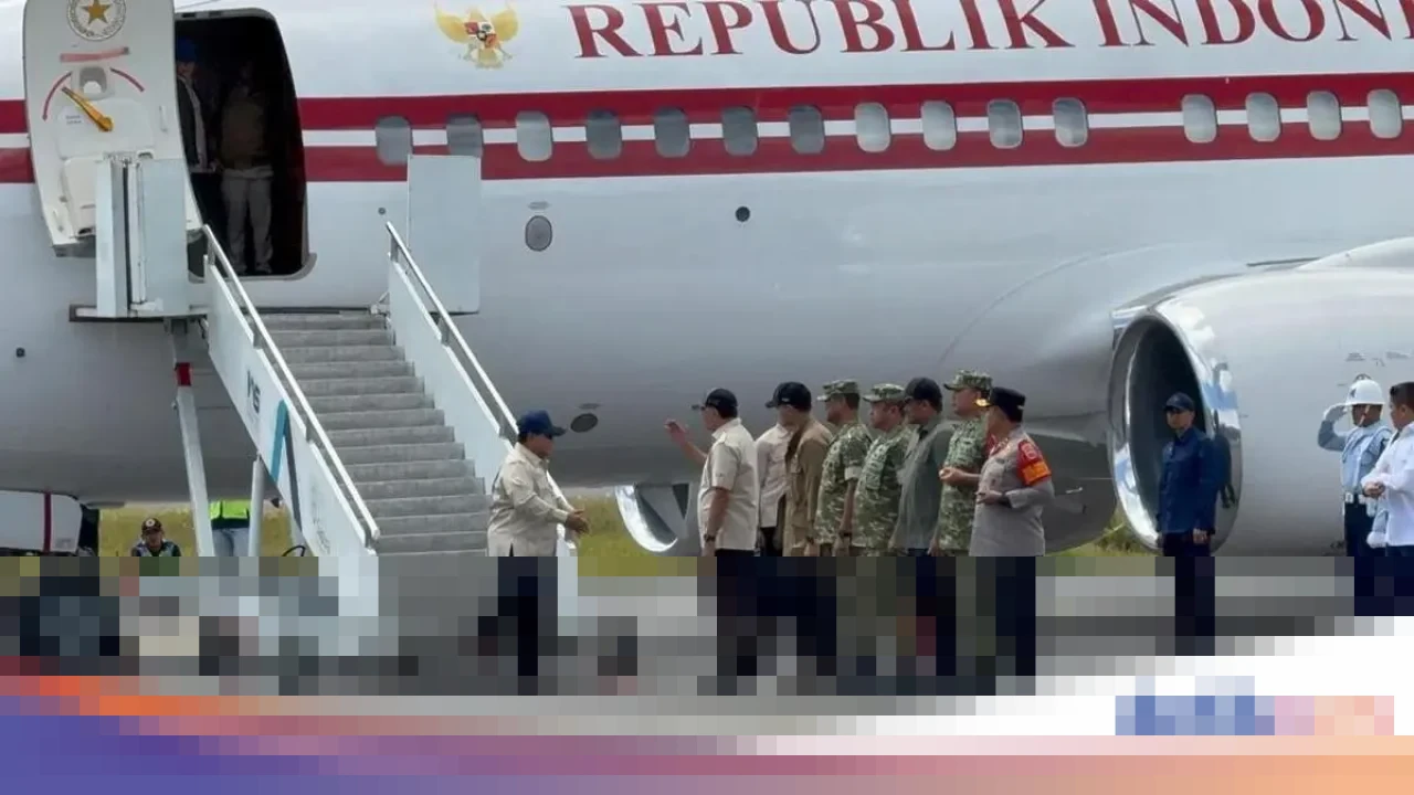 Presiden Prabowo Subianto Tinjau Jembatan Bailey Sungai Garoga Tapanuli Selatan Usai Tiba di Sumut Presiden Prabowo Subianto Tinjau Jembatan Bailey Sungai Garoga Tapanuli Selatan Usai Tiba di Sumut