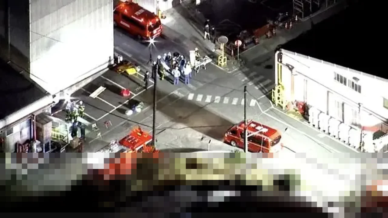 Pria Bertopeng Serang Pabrik Karet di Mishima Jepang, 15 Pekerja Terluka Akibat Tusukan dan Cairan Misterius Pria Bertopeng Serang Pabrik Karet di Mishima Jepang, 15 Pekerja Terluka Akibat Tusukan dan Cairan Misterius