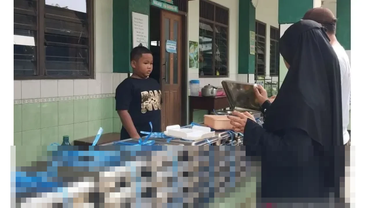 Puluhan SPPG Kudus Pastikan Distribusi Menu Makan Bergizi Gratis Berlanjut Selama Libur Sekolah Puluhan SPPG Kudus Pastikan Distribusi Menu Makan Bergizi Gratis Berlanjut Selama Libur Sekolah