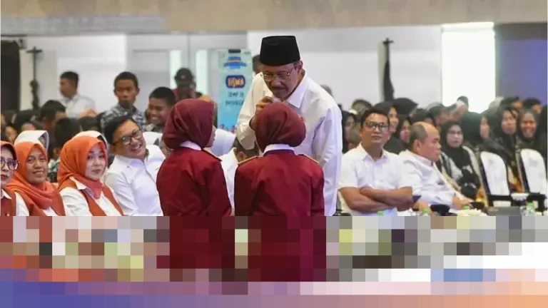 Ratusan Siswa Sekolah Rakyat di Surabaya Doakan Korban Bencana Sumatera, Mensos: Bakat Terlihat