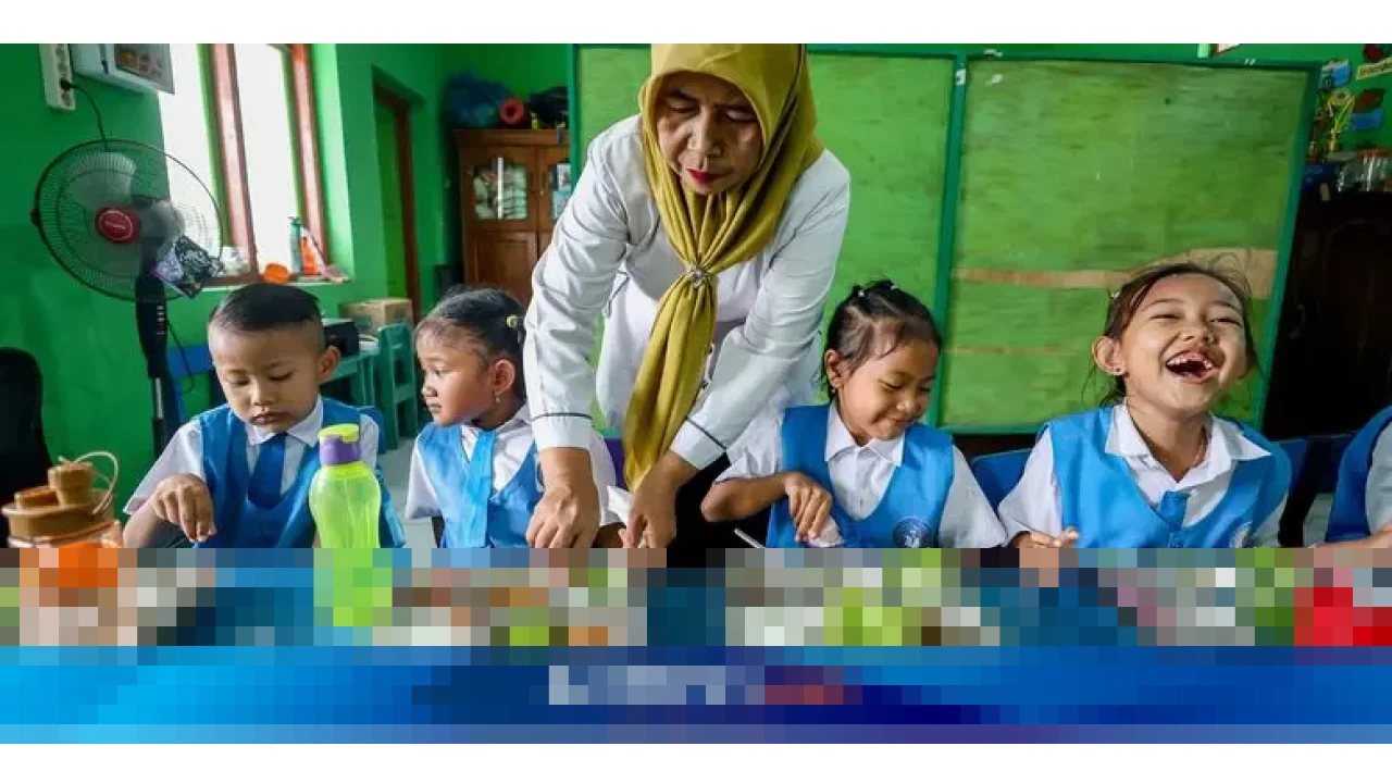 Refleksi Kebijakan Ekonomi 2025: Menyeimbangkan Keberpihakan Sosial dan Kehati-hatian Fiskal