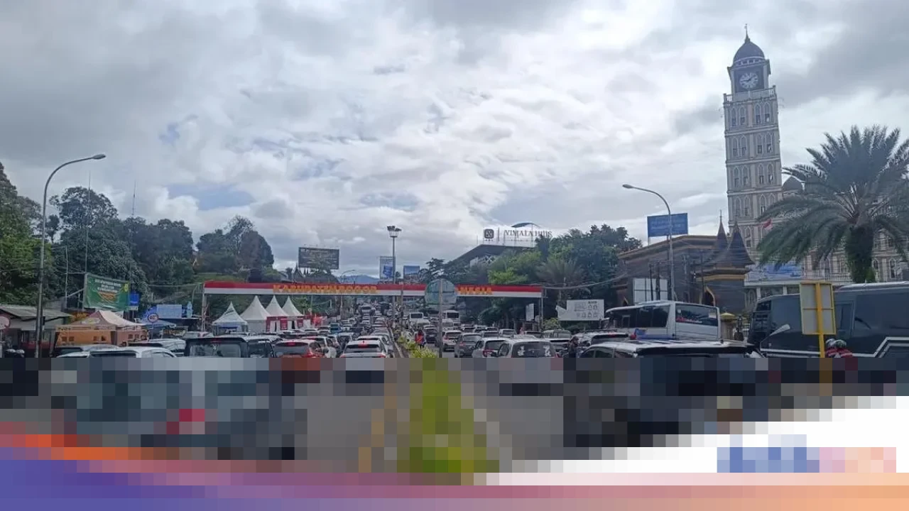 Rekayasa Lalu Lintas One Way Diberlakukan di Puncak Bogor, Simpang Gadog Padat Merayap di Puncak Libur Nataru
