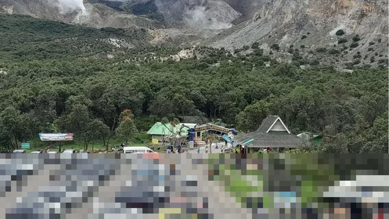 Ribuan Wisatawan Padati Gunung Papandayan Garut Jelang Puncak Libur Natal dan Tahun Baru