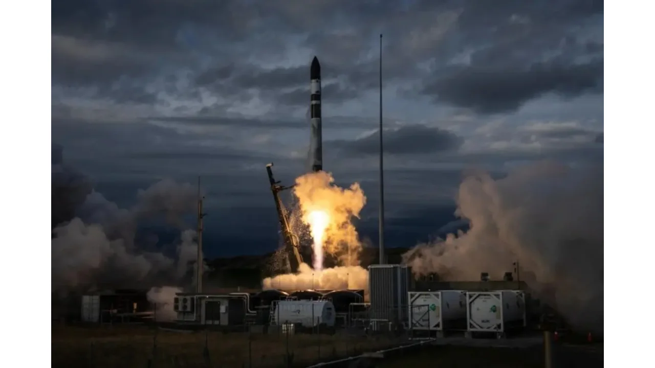 Rocket Lab Tutup Tahun Gemilang dengan Peluncuran Electron ke-79, Catat 100% Keberhasilan di 2025