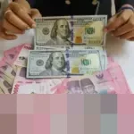 Rupiah Menguat 0,33% ke Rp16.700 per Dolar AS di Penutupan Perdagangan Akhir Tahun 2025