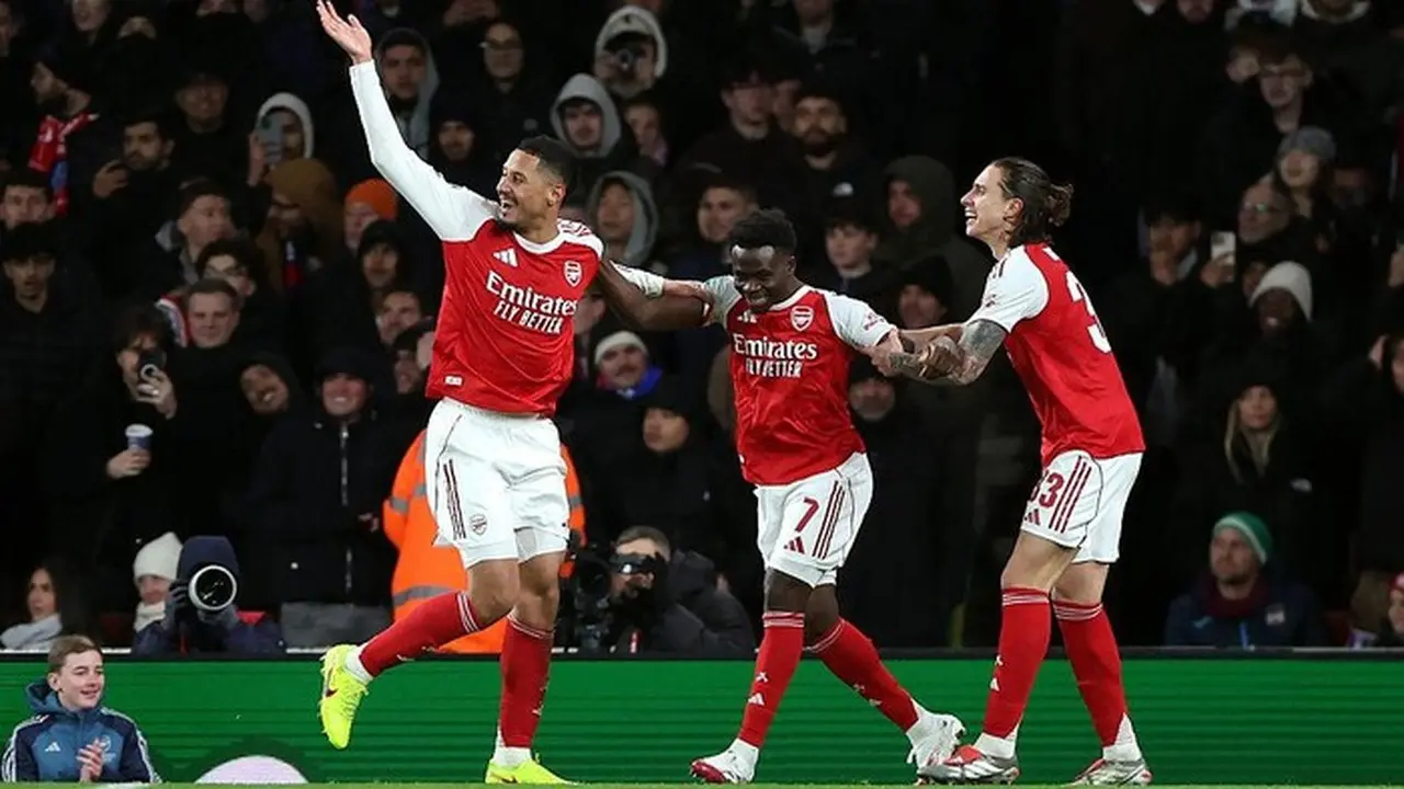 Saliba Tegaskan Tekad Arsenal ke Final Carabao Cup Usai Singkirkan Crystal Palace Lewat Adu Penalti