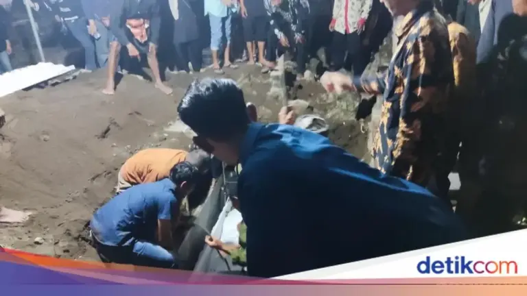 Satu Liang untuk Dua Nyawa: Ibu dan Anak Korban Kecelakaan Bus Cahaya Trans Dimakamkan di Sleman