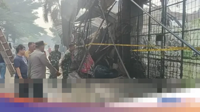 Satu Orang Tewas dalam Kebakaran Bengkel dan Toko Material di Ciputat Timur Tangsel Dini Hari
