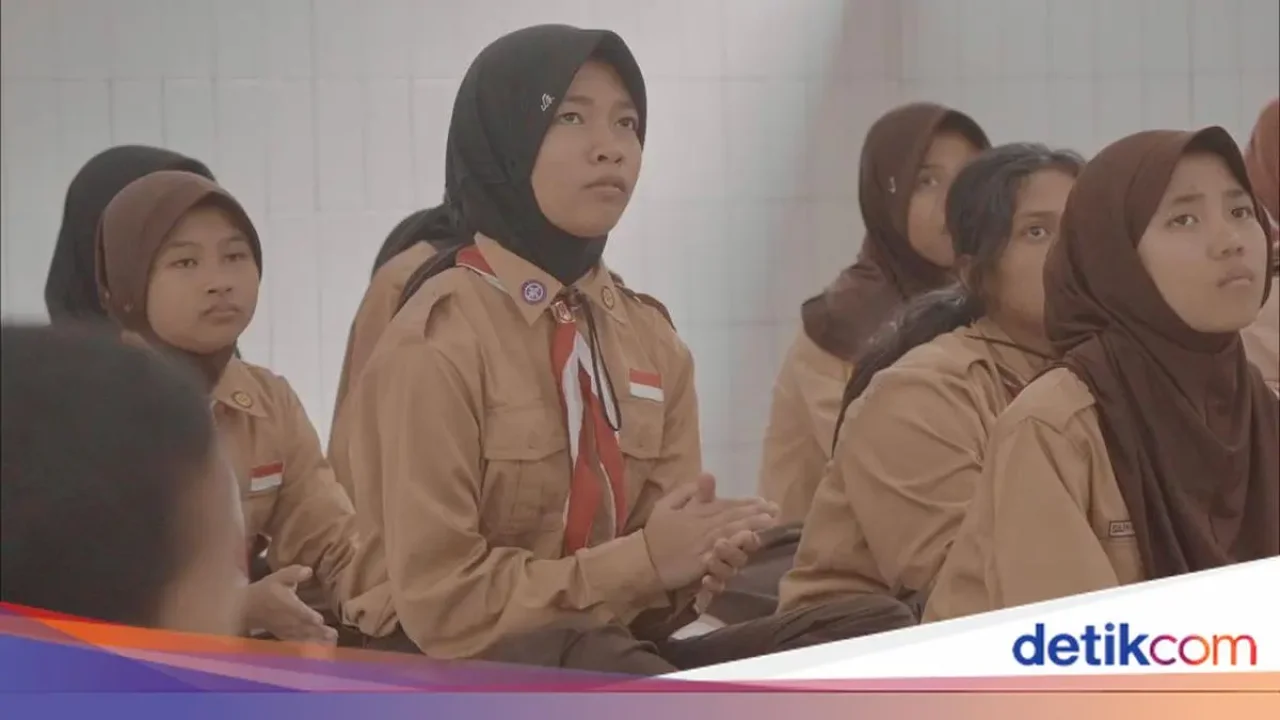 Semangat Ardila Lestari, Anak Pemulung di Bandung yang Kini Bersekolah Gratis di Sekolah Rakyat