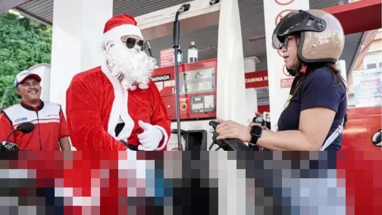 Semarak Natal di SPBU Manado: Pertamina Hadirkan Sinterklas, Bawa Kebahagiaan bagi Pelanggan