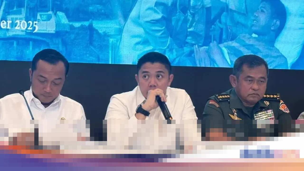 Seskab Teddy Indra Wijaya Beberkan Progres Cepat Penanganan Bencana Sumatra dalam Sebulan