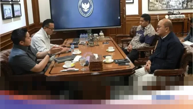 Seskab Teddy Indra Wijaya Paparkan Progres Pembangunan Puluhan Ribu Huntap-Huntara di Sumatera