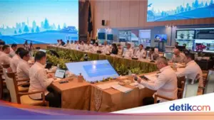 Seskab Teddy Indra Wijaya Tekankan Dirut BUMN Turun Langsung Pastikan Pelayanan dan Fasilitas Nataru