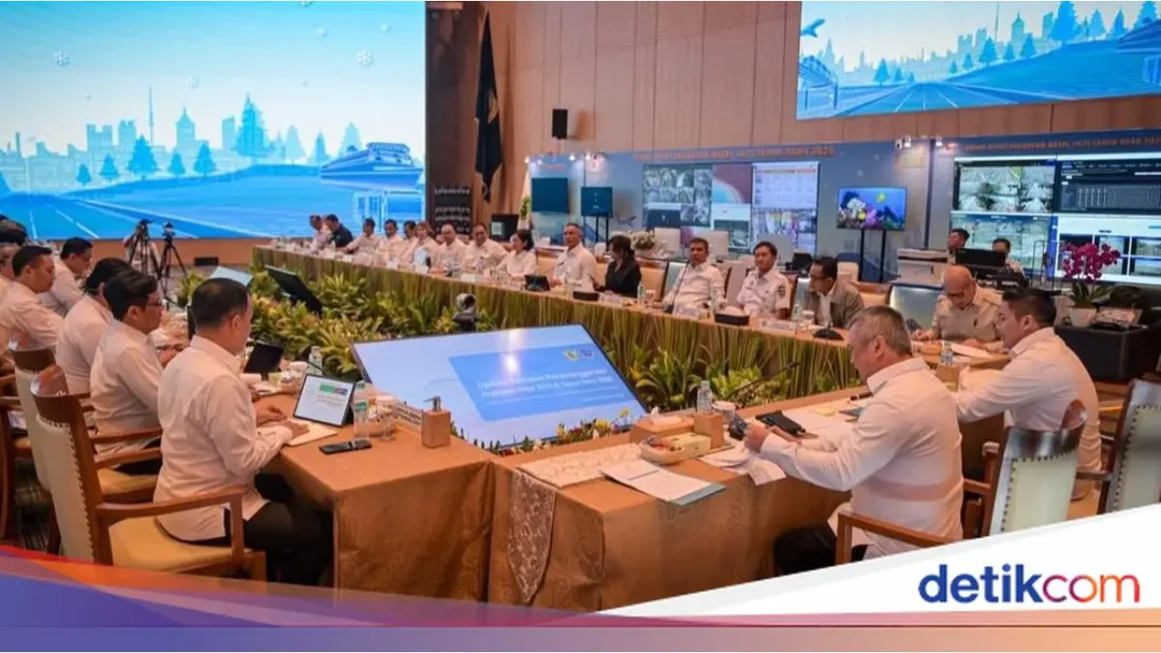 Seskab Teddy Indra Wijaya Tekankan Dirut BUMN Turun Langsung Pastikan Pelayanan dan Fasilitas Nataru