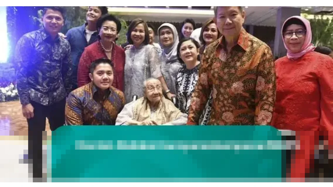 Seskab Teddy Indra Wijaya Temui Kapolri, KSAD, Hashim, dan Maruarar Sirait di Momen Natal 2025
