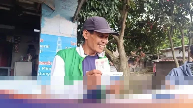 Sopir Angkot Puncak: “Kita Ikuti Aturan Pemerintah” Usai Terima Kompensasi Larangan Operasi Natal
