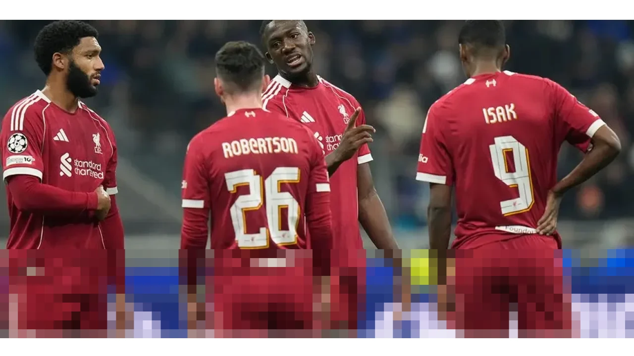 Stephen Warnock: “Liverpool Butuh Bek Tengah dan Bek Kanan, Jurrien Timber Ideal untuk Anfield”