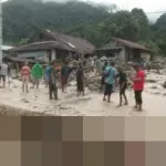 Sungai Muaro Pisang Meluap, Material Banjir Lumpuhkan Ruas Jalan Lubuk Basung-Bukittinggi