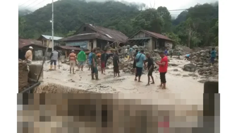 Sungai Muaro Pisang Meluap, Material Banjir Lumpuhkan Ruas Jalan Lubuk Basung-Bukittinggi