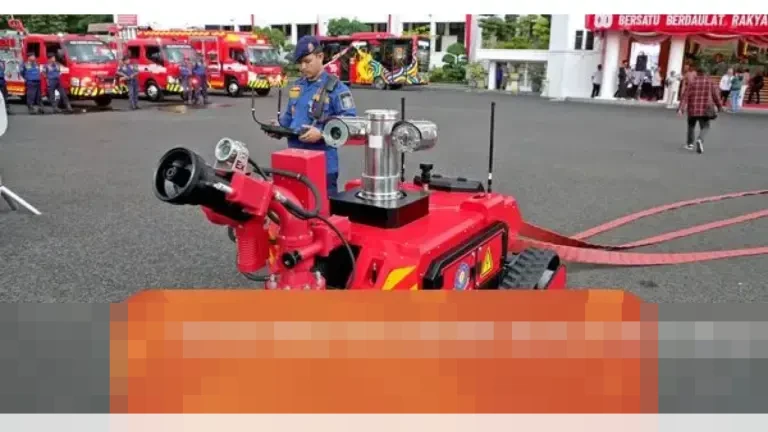 Surabaya Perkuat Armada Pemadam Kebakaran dengan Robot Tahan Ledakan dan Mobil Hazmat Canggih Surabaya Perkuat Armada Pemadam Kebakaran dengan Robot Tahan Ledakan dan Mobil Hazmat Canggih