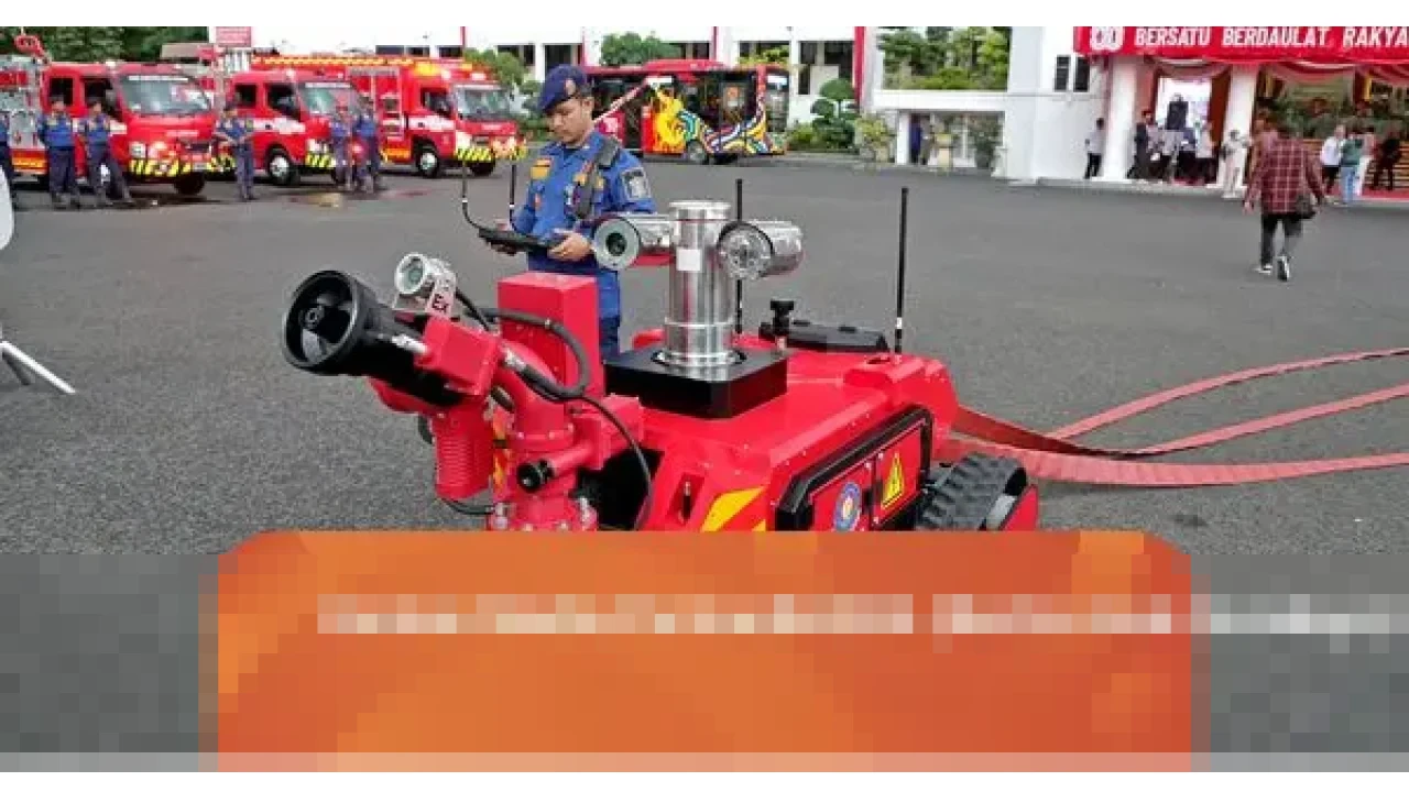 Surabaya Perkuat Armada Pemadam Kebakaran dengan Robot Tahan Ledakan dan Mobil Hazmat Canggih