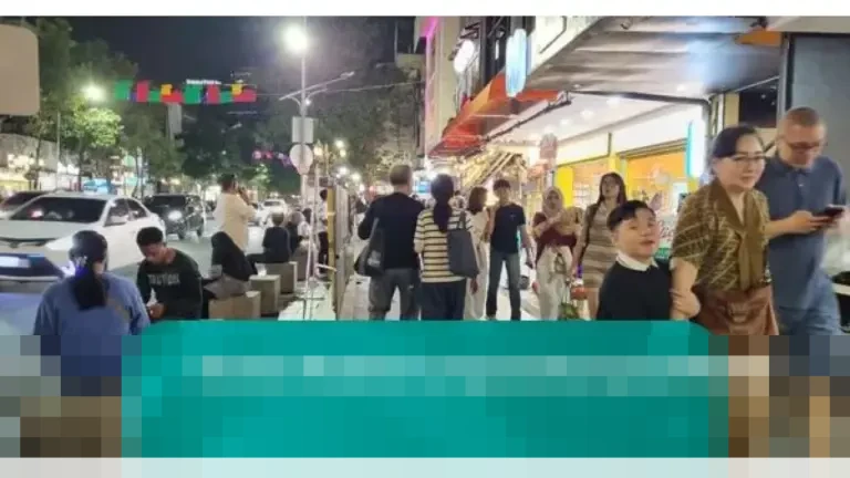 Surabaya Sambut Tahun Baru 2026: Ribuan Warga Padati Jalan Tunjungan hingga Jembatan Suroboyo