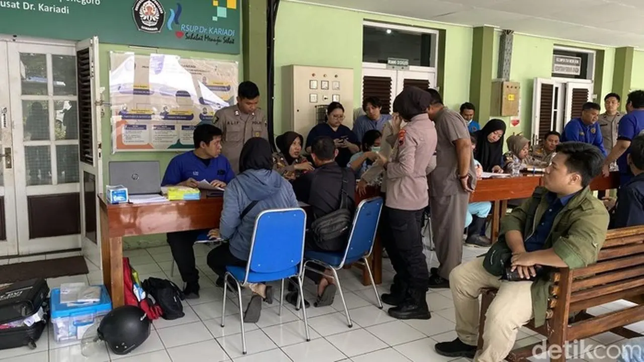 Tangis Pecah di RSUP Kariadi, Keluarga Cari 5 Korban Kecelakaan Bus Maut Semarang