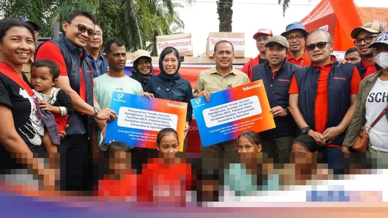 Telkomsel dan Komdigi Perkuat Sinergi, Salurkan Bantuan Komprehensif untuk Korban Bencana Aceh