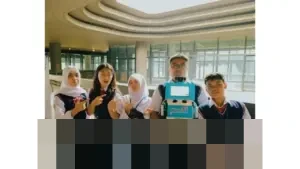 Terobosan Pelajar SMPN 1 Surabaya: NeuroAid, Robot Pendamping Autis Raih Medali Emas I2ASPO 2025