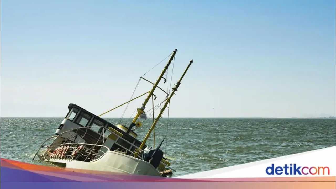 Tiga Nelayan WNI Diselamatkan Usai Perahu Terbalik dan Terombang-ambing Dua Hari di Perairan Selangor