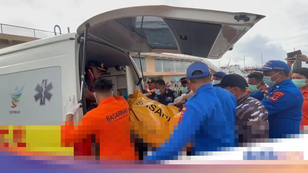 Tim SAR Temukan Satu Jenazah Korban Kapal Tenggelam di Labuan Bajo, Keluarga Pelatih Valencia Ikut Identifikasi